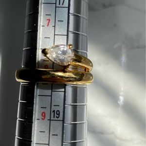 CZ stone on gold plated double wrapped band .size 8